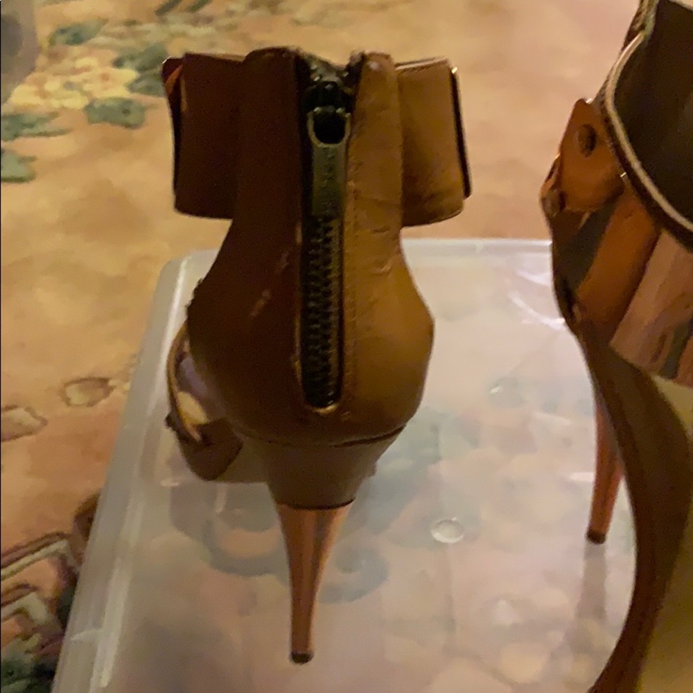 Shoes - Picture 3 of 4
